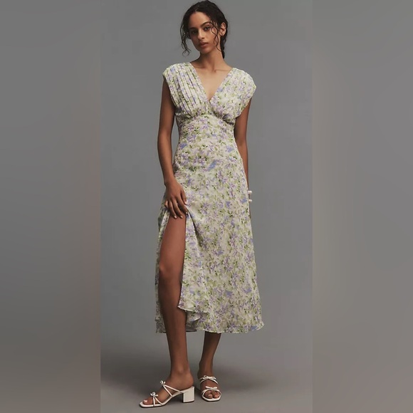 Astr Dresses & Skirts - Astr the Label V-Neck Pleated Midi Dress NWT